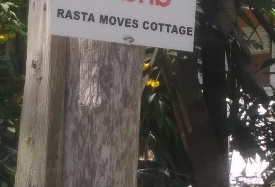 Moves Rasta Cottage Negril Exterior photo